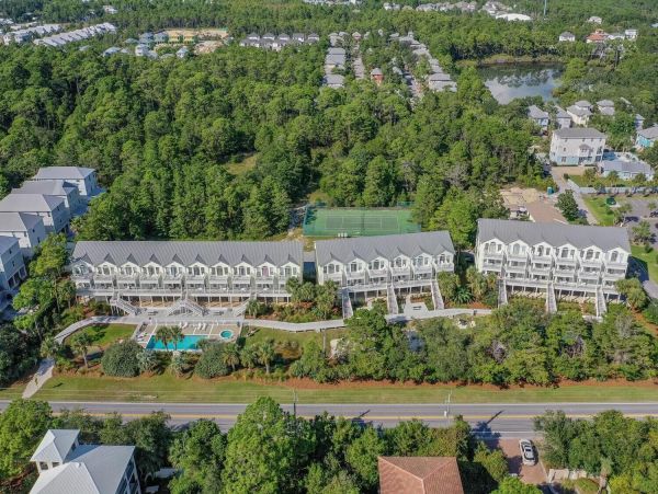 Santa Rosa Beach Vacation Pool Condo - Walking Distance to the Beach