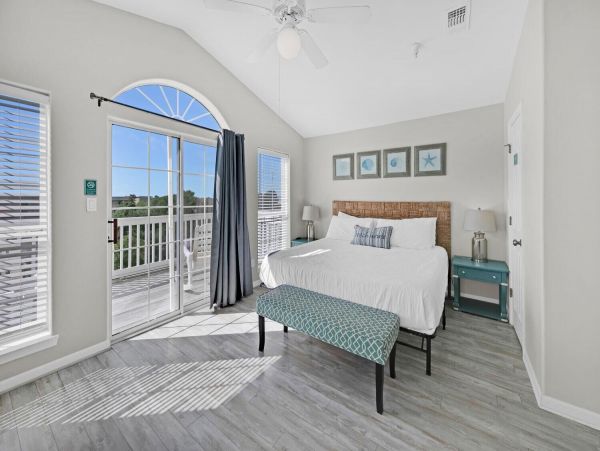 Santa Rosa Beach Vacation Pool Condo - Walking Distance to the Beach