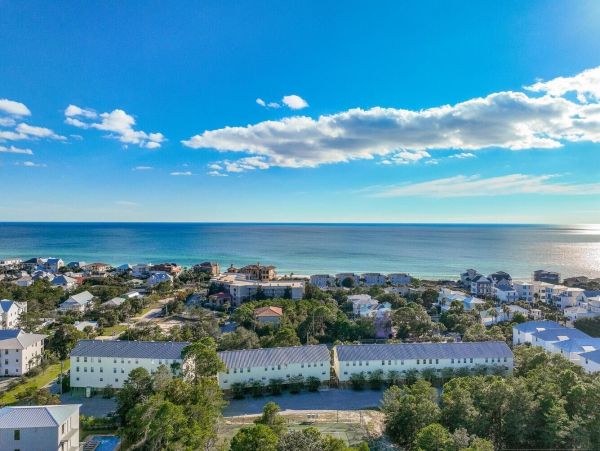 Santa Rosa Beach Vacation Pool Condo - Walking Distance to the Beach