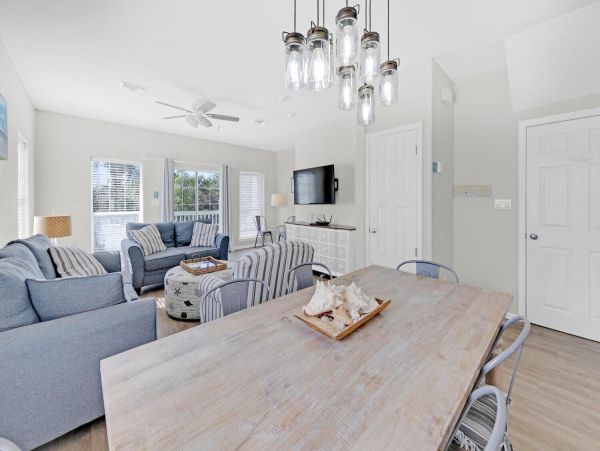 Santa Rosa Beach Vacation Pool Condo - Walking Distance to the Beach
