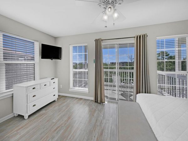 Santa Rosa Beach Vacation Pool Condo - Walking Distance to the Beach