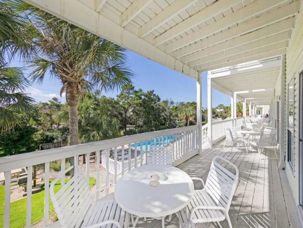Santa Rosa Beach Vacation Pool Condo - Walking Distance to the Beach