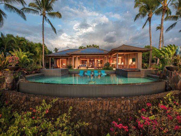 Opulent 5 Bedroom Vacation Rental with Private Pool & Great Views