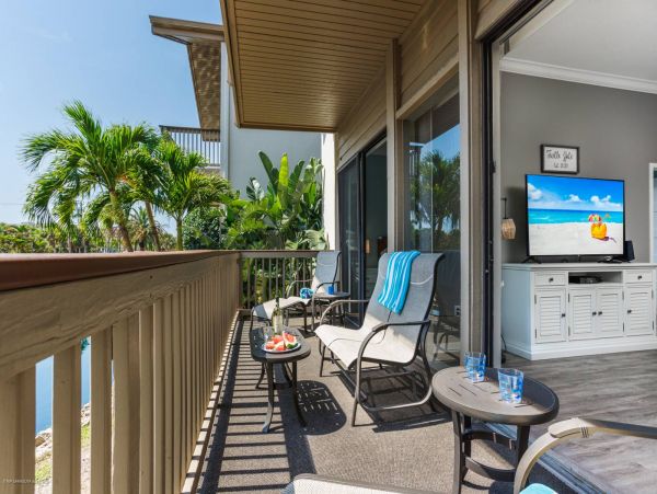 Siesta Key Condo Across the Street from Beach Pond Views, Tennis & Pool