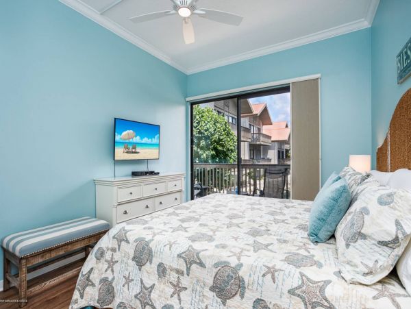 Siesta Key Condo Across the Street from Beach Pond Views, Tennis & Pool