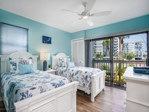 Siesta Key Condo Across the Street from Beach Pond Views, Tennis & Pool