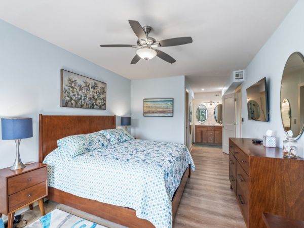 Beachfront Two Bedroom Vacation Rental Condo in Siesta Key