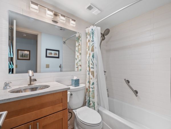 Beachfront Two Bedroom Vacation Rental Condo in Siesta Key