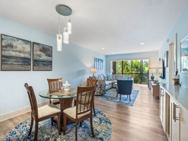 Beachfront Two Bedroom Vacation Rental Condo in Siesta Key