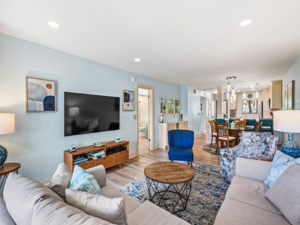 Beachfront Two Bedroom Vacation Rental Condo in Siesta Key