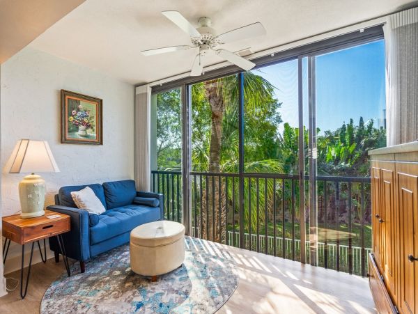 Beachfront Two Bedroom Vacation Rental Condo in Siesta Key