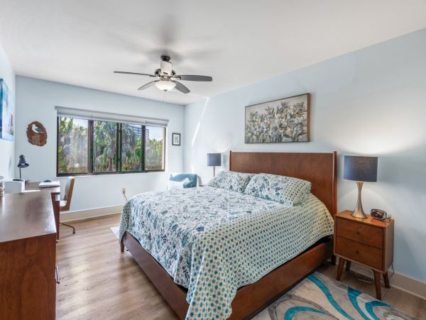 Beachfront Two Bedroom Vacation Rental Condo in Siesta Key