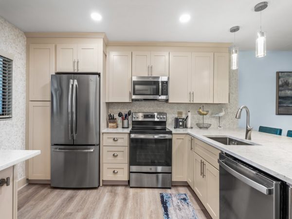 Beachfront Two Bedroom Vacation Rental Condo in Siesta Key