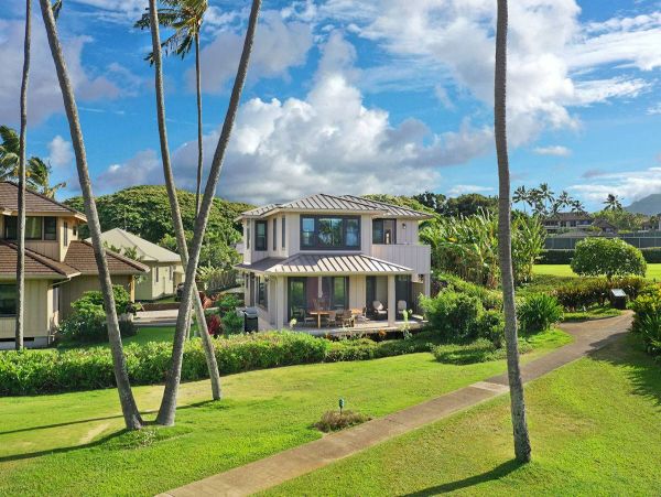 Perfect Getaway with 3 Bedrooms & Short Walk to the Beach