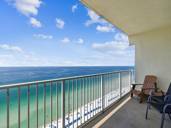 One Bedroom Plus Bunk Room Gulf Front Rental in Panama City Beach