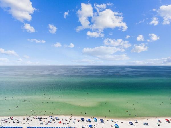 One Bedroom Plus Bunk Room Gulf Front Rental in Panama City Beach