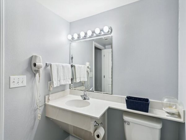 One Bedroom Plus Bunk Room Gulf Front Rental in Panama City Beach