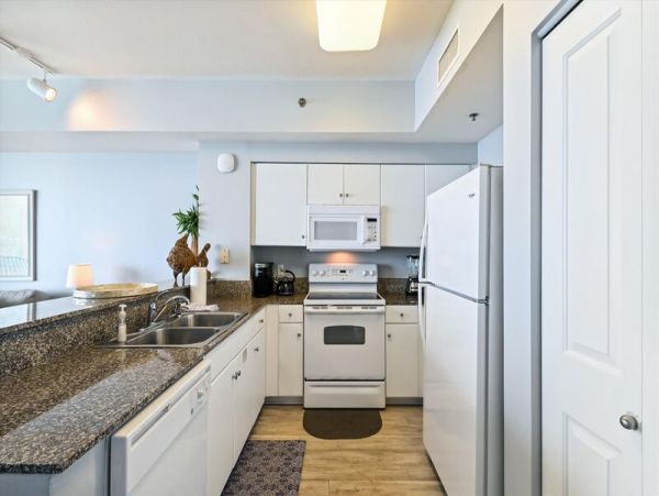 One Bedroom Plus Bunk Room Gulf Front Rental in Panama City Beach
