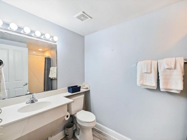 One Bedroom Plus Bunk Room Gulf Front Rental in Panama City Beach
