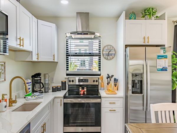 Treasure Island 4 Bedroom Vacation Rental Across the Street from the Beach