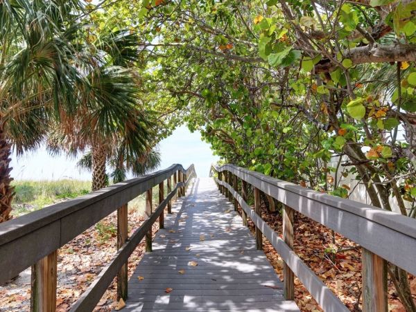 Treasure Island 4 Bedroom Vacation Rental Across the Street from the Beach