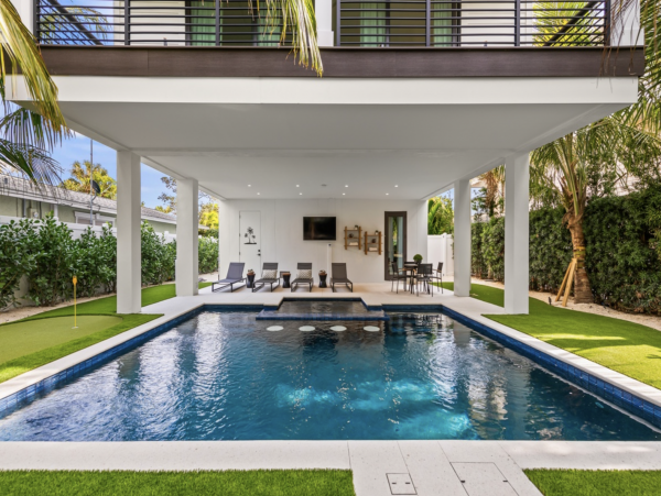 Luxury 5 Bedroom Vacation Home in Anna Maria 2 Min Walk to Beach