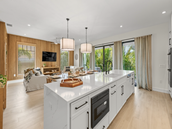 Luxury 5 Bedroom Vacation Home in Anna Maria 2 Min Walk to Beach