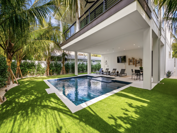 Luxury 5 Bedroom Vacation Home in Anna Maria 2 Min Walk to Beach