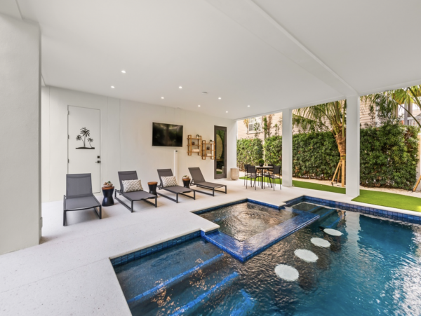 Luxury 5 Bedroom Vacation Home in Anna Maria 2 Min Walk to Beach