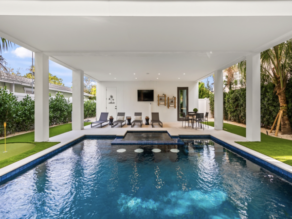 Luxury 5 Bedroom Vacation Home in Anna Maria 2 Min Walk to Beach