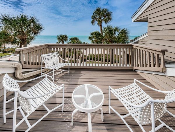 Stunning Belleair Beach Townhouse: Ocean Views & Pool Access