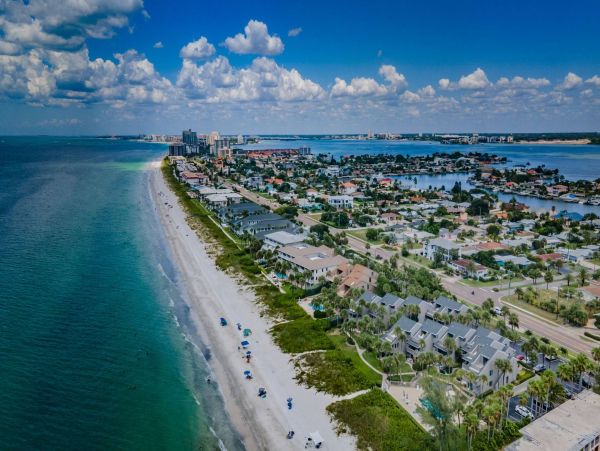 Stunning Belleair Beach Townhouse: Ocean Views & Pool Access