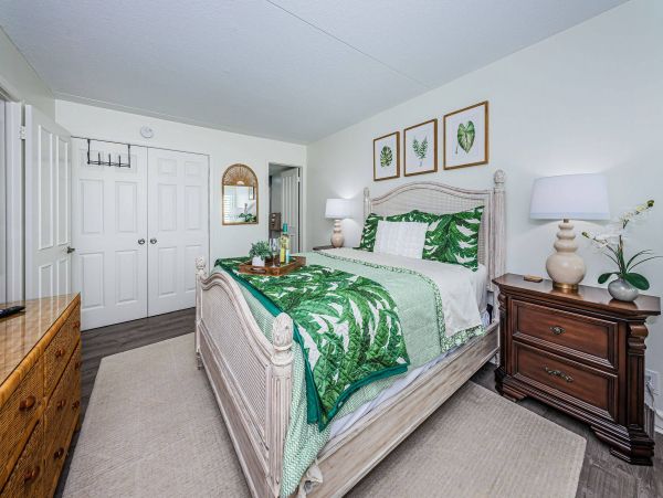 Stunning Belleair Beach Townhouse: Ocean Views & Pool Access