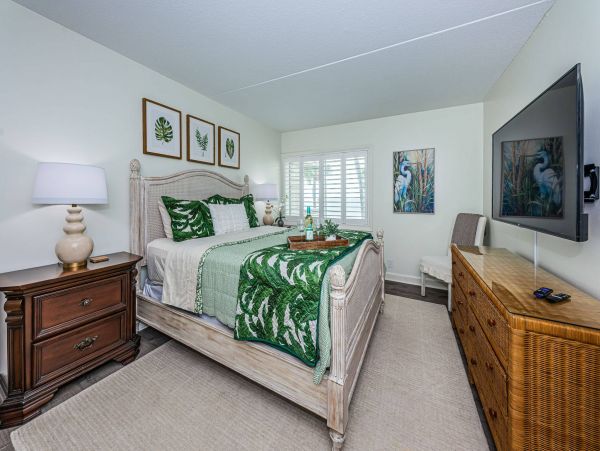 Stunning Belleair Beach Townhouse: Ocean Views & Pool Access