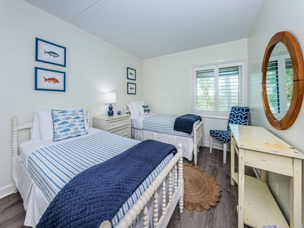 Stunning Belleair Beach Townhouse: Ocean Views & Pool Access