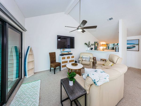 Stunning Belleair Beach Townhouse: Ocean Views & Pool Access