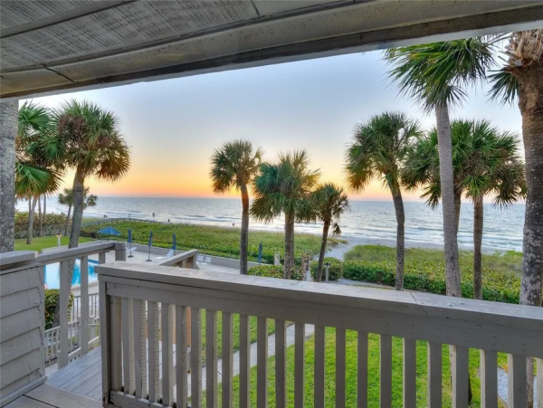 Stunning Belleair Beach Townhouse: Ocean Views & Pool Access