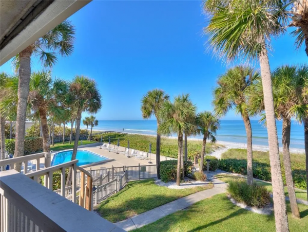 Stunning Belleair Beach Townhouse: Ocean Views & Pool Access