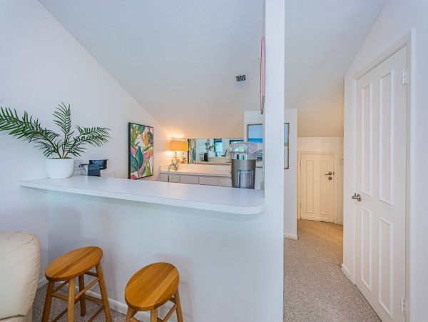 Stunning Belleair Beach Townhouse: Ocean Views & Pool Access