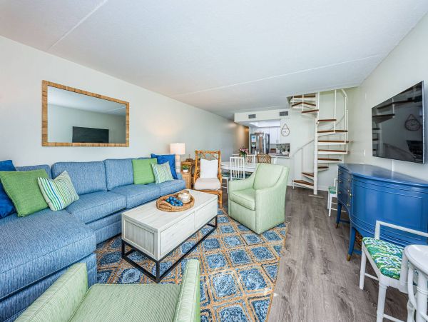 Stunning Belleair Beach Townhouse: Ocean Views & Pool Access