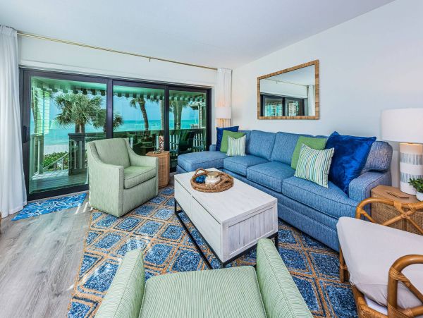 Stunning Belleair Beach Townhouse: Ocean Views & Pool Access