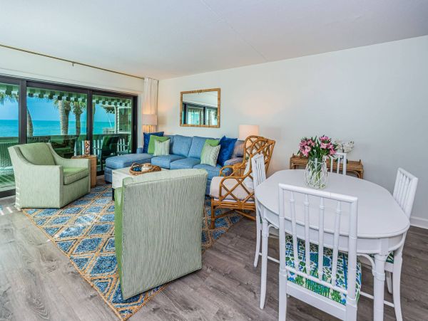Stunning Belleair Beach Townhouse: Ocean Views & Pool Access