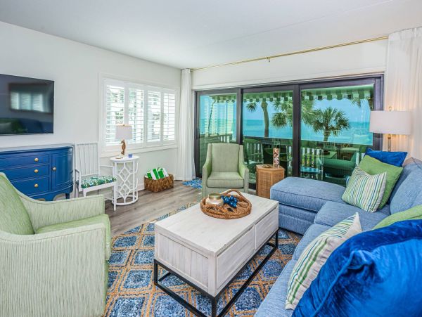 Stunning Belleair Beach Townhouse: Ocean Views & Pool Access