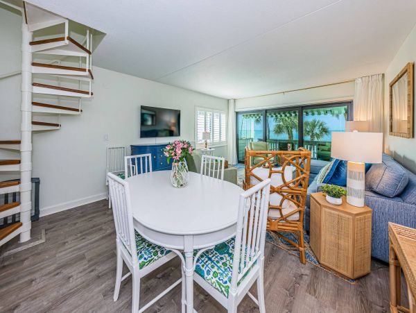 Stunning Belleair Beach Townhouse: Ocean Views & Pool Access