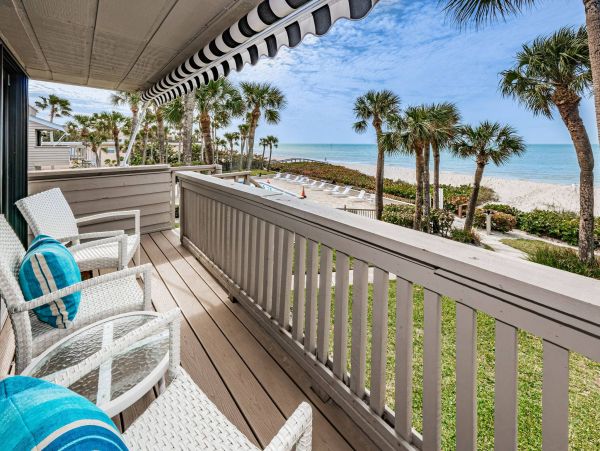 Stunning Belleair Beach Townhouse: Ocean Views & Pool Access