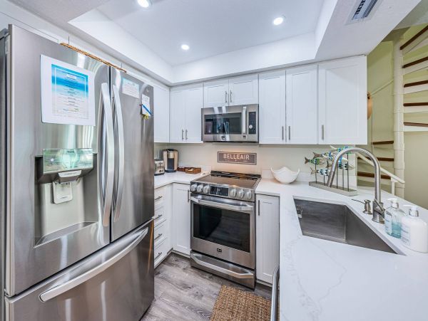 Stunning Belleair Beach Townhouse: Ocean Views & Pool Access