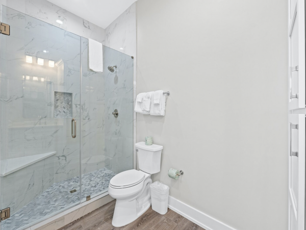This magnificent two Home Residence can Accommodate 32 Guests WOW