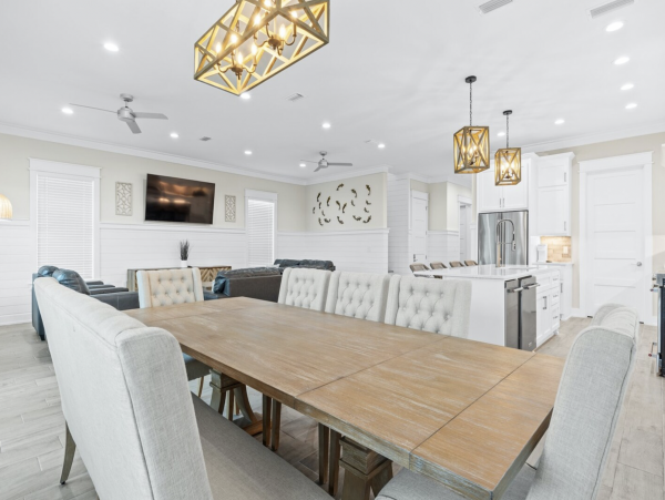 This magnificent two Home Residence can Accommodate 32 Guests WOW