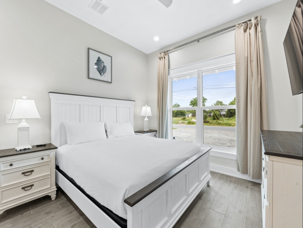This magnificent two Home Residence can Accommodate 32 Guests WOW