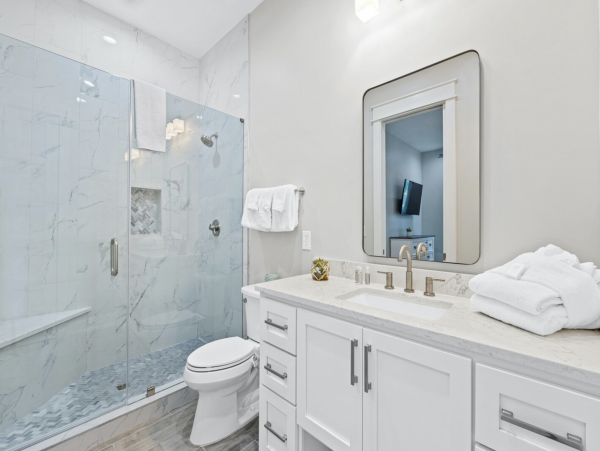 This magnificent two Home Residence can Accommodate 32 Guests WOW